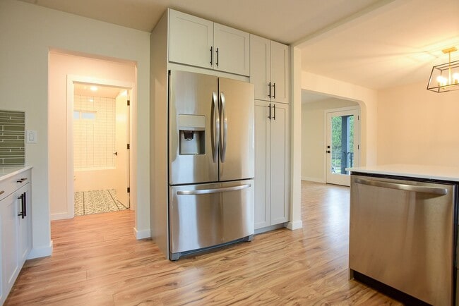 Building Photo - Beautiful 4 bedroom home in Ballard