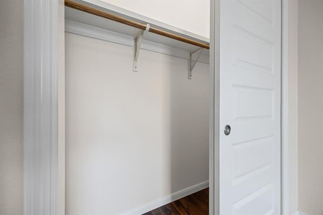 Building Photo - 803 4th St