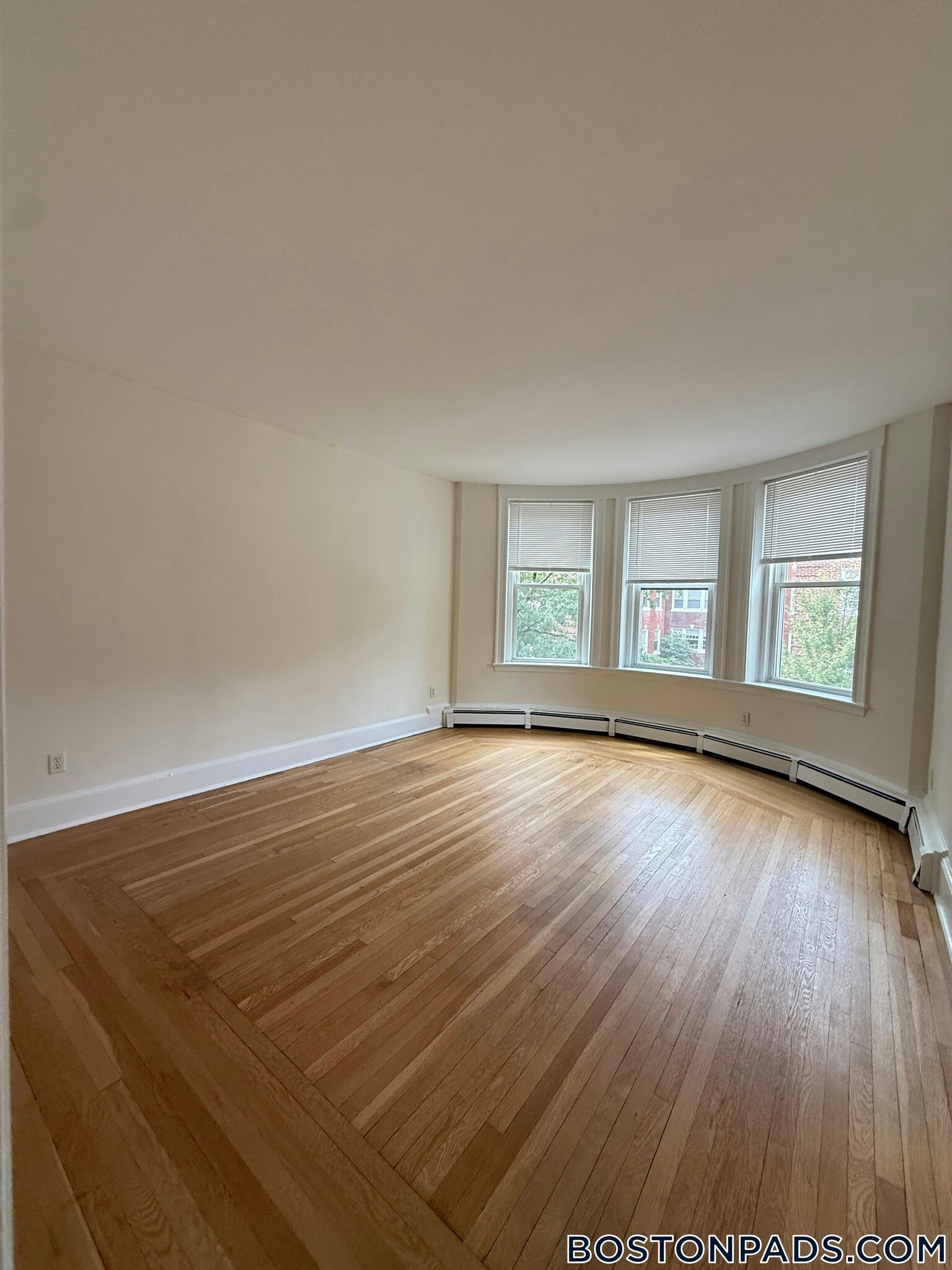 Building Photo - 1539 Beacon St