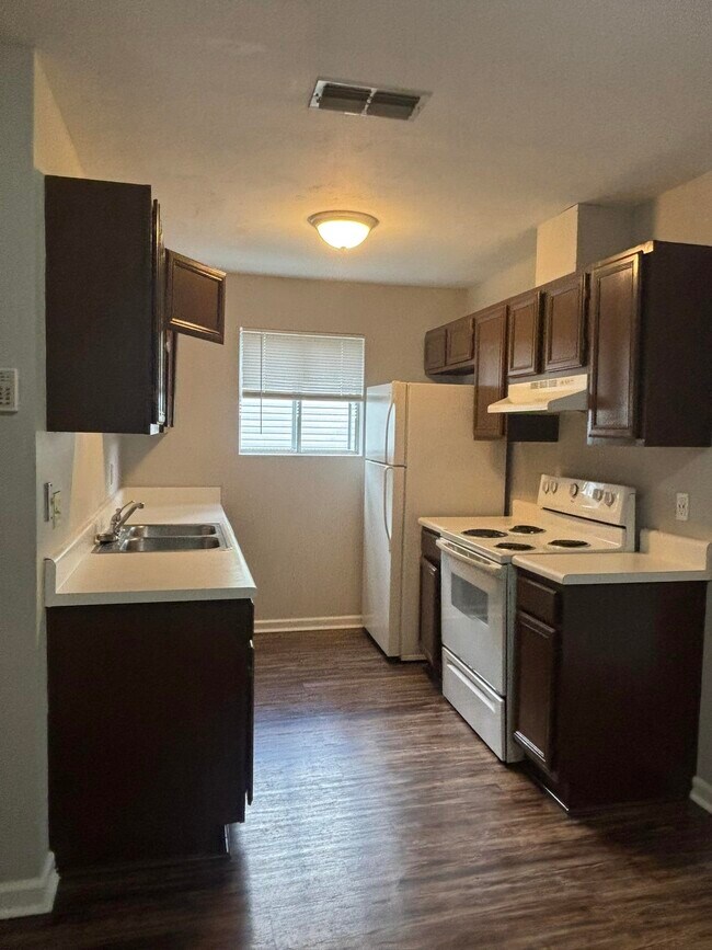 Building Photo - 2901 Richview Park Cir S