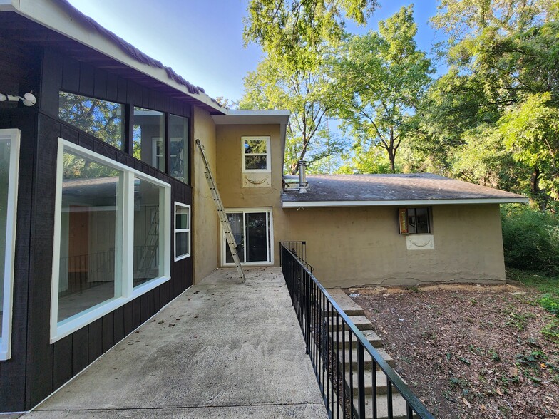 Building Photo - 17571 Graham St