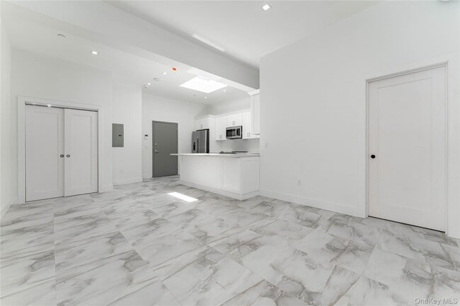 Building Photo - 138 E Park Ave