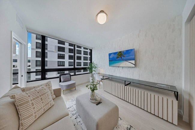 Building Photo - 225 N Miami Ave