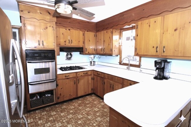 Building Photo - 60 Shell St