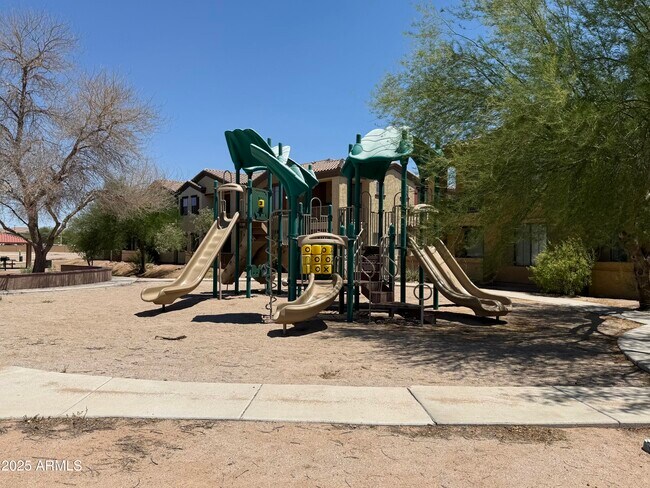 Building Photo - 1456 E 9th St