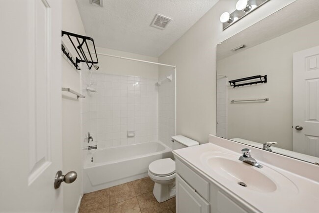Building Photo - 222 Blushwood Pl