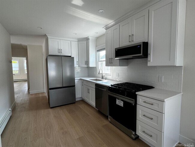 Building Photo - 253 W Market St