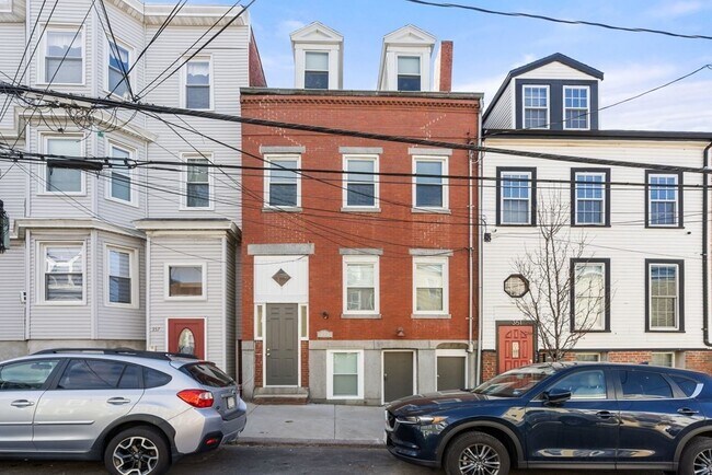 Building Photo - 353 Sumner St