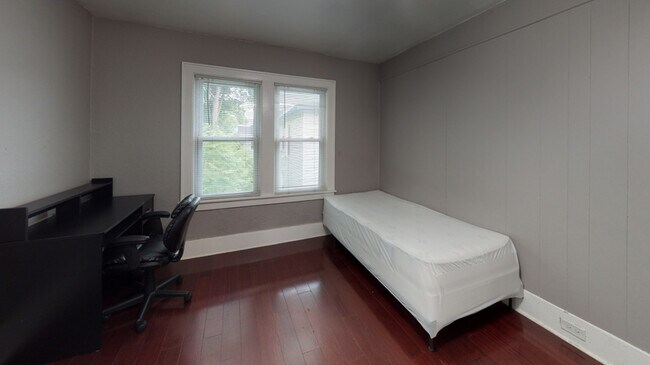 Building Photo - 1406 E Genesee St