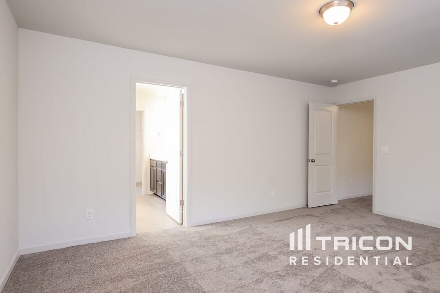 Building Photo - 281 Yadkin St