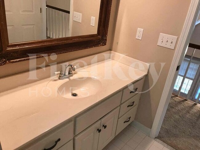 Building Photo - 1609 Flat Rock Dr SW