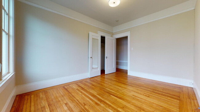 Building Photo - Bright Spacious 2BD + 1BA in Inner Richmon...