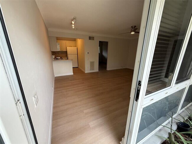 Building Photo - 4009 NE 21st Ave