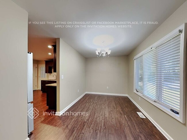 Building Photo - 300 1st St