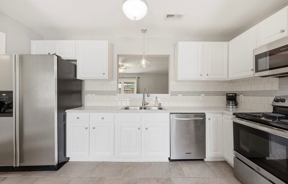 Building Photo - 1525 Pine Brook Ct