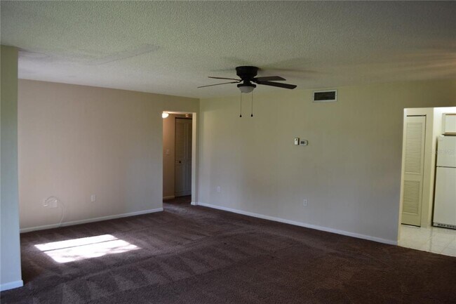 Building Photo - 2522 Pine Ridge Way S