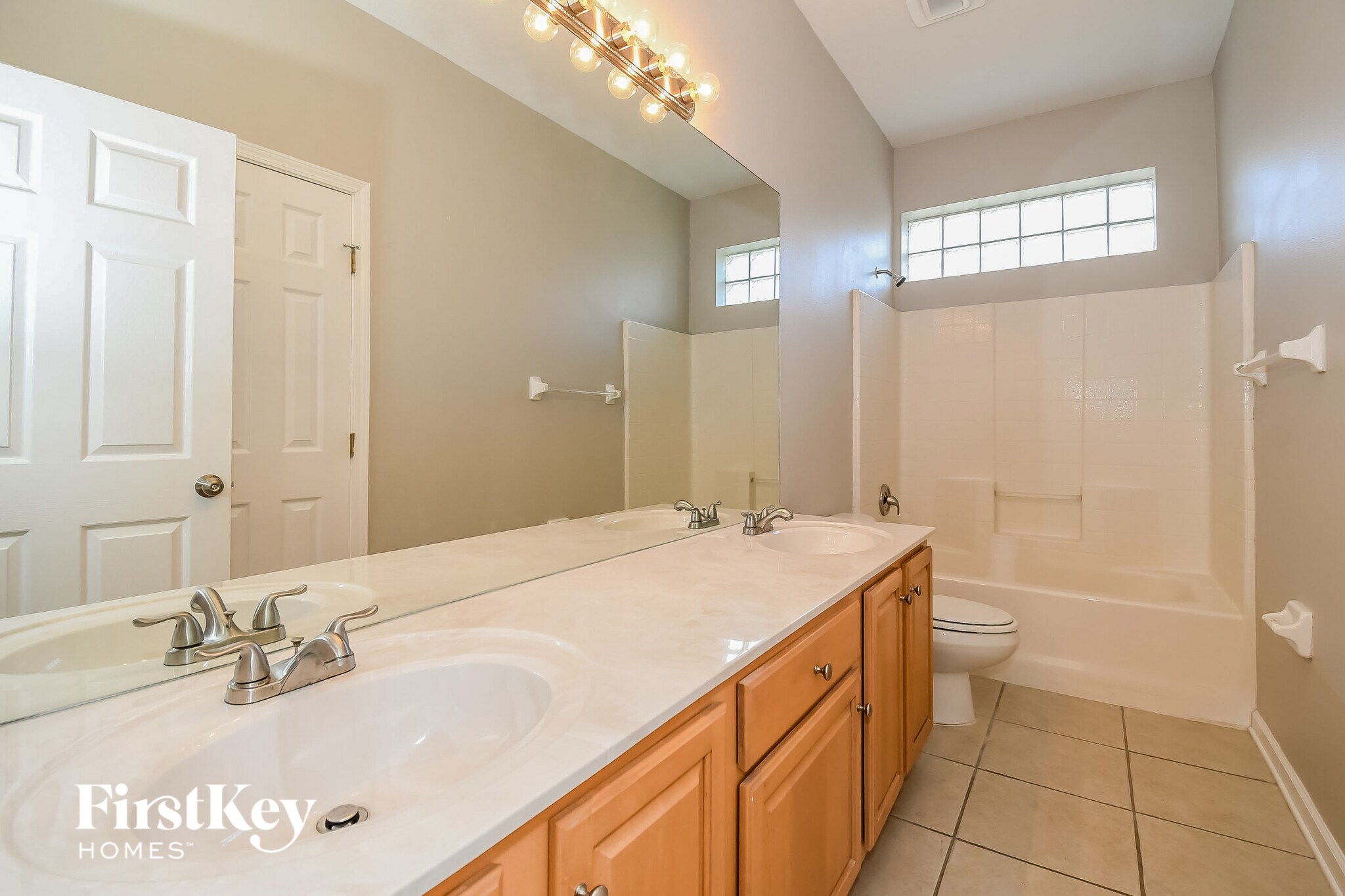 Building Photo - 10537 Castlebar Glen Dr S