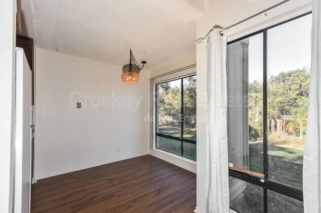 Building Photo - 1155 Kenwal Rd