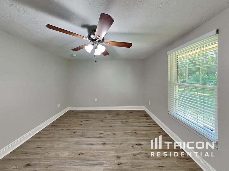Building Photo - 5058 Silk Oak Dr