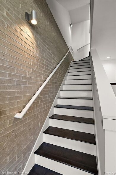 Building Photo - 284 Alfred St