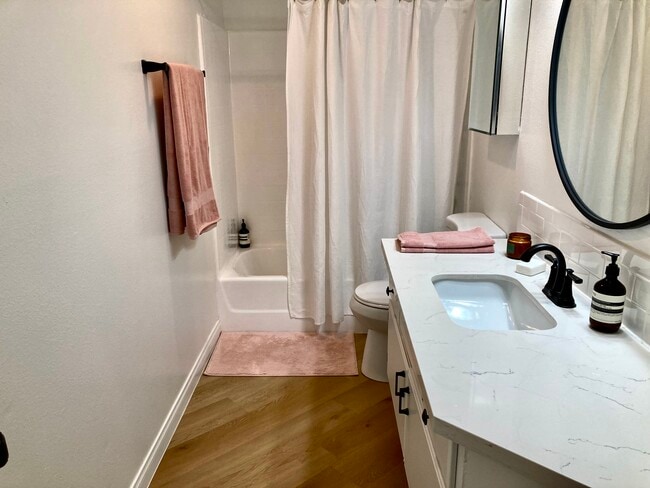 Building Photo - 2500 Abbot Kinney Blvd