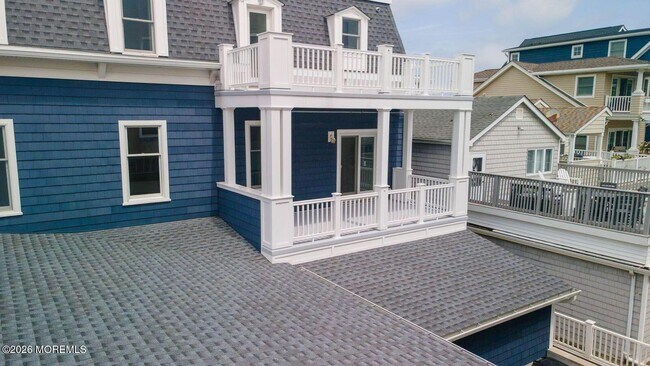 Building Photo - 1125 E Ocean Ave