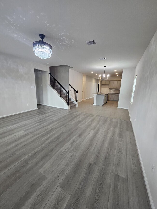 Building Photo - 2727 Crested Creek Ln