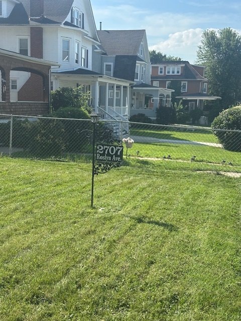 Building Photo - 2707 Roslyn Ave