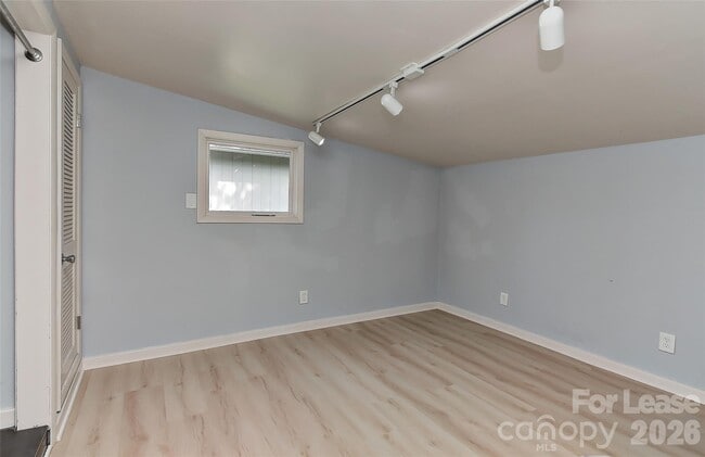 Building Photo - 3111 Spring Valley Rd