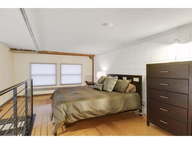 Building Photo - 801 N Washington Ave