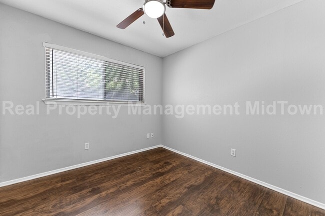 Building Photo - 2827 Blackwood Dr