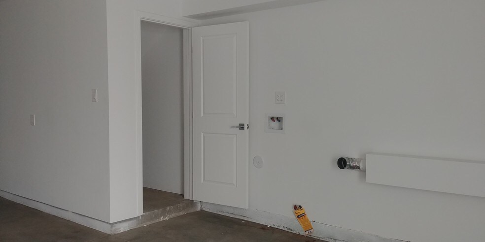 Building Photo - 14427 Tiara St