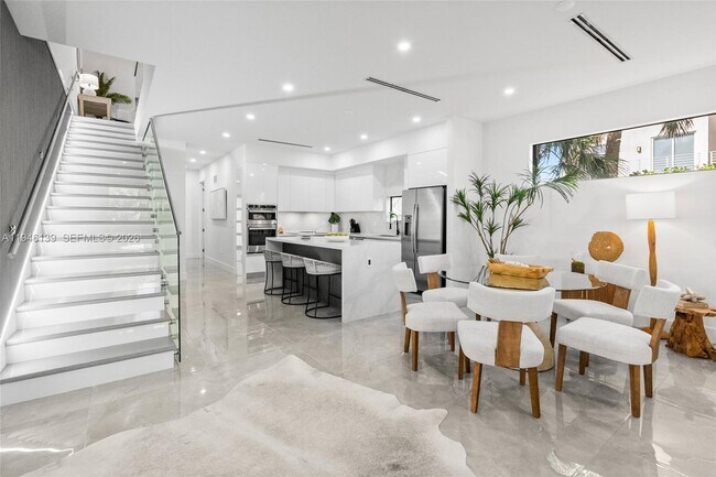 Building Photo - 325 SW 16th St