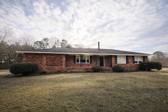 Building Photo - AVAILABLE FEBRUARY 1 2026!