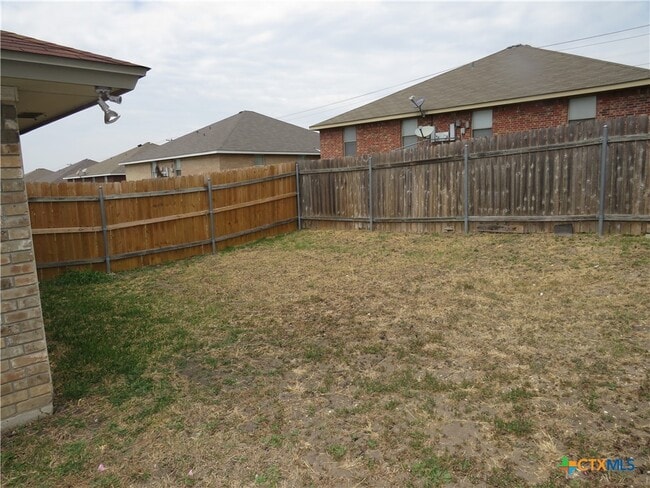 Building Photo - 2609 Lucille Dr