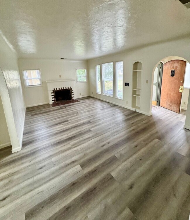 Building Photo - 1119 Citrus Ave