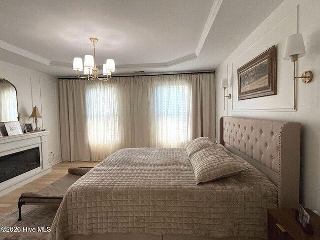 Building Photo - 561 Thorncliff Dr