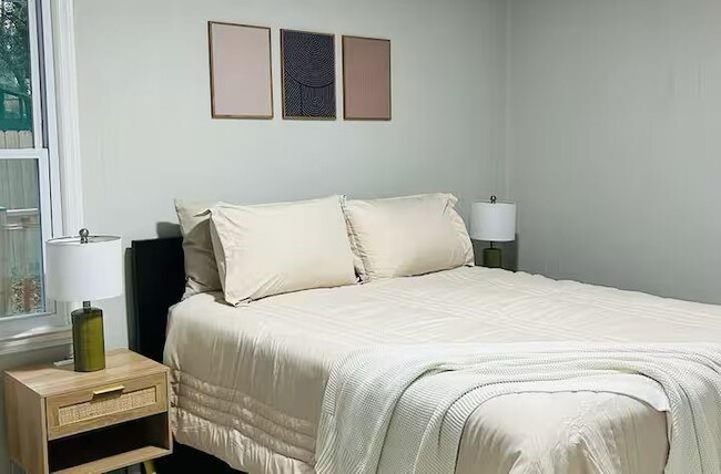 Building Photo - 3132 Forrest Hills Dr SW