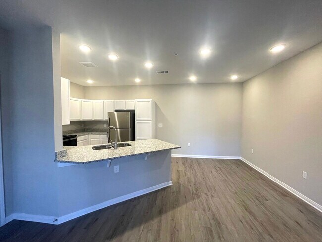 Primary Photo - 300 Willow Grv Wy