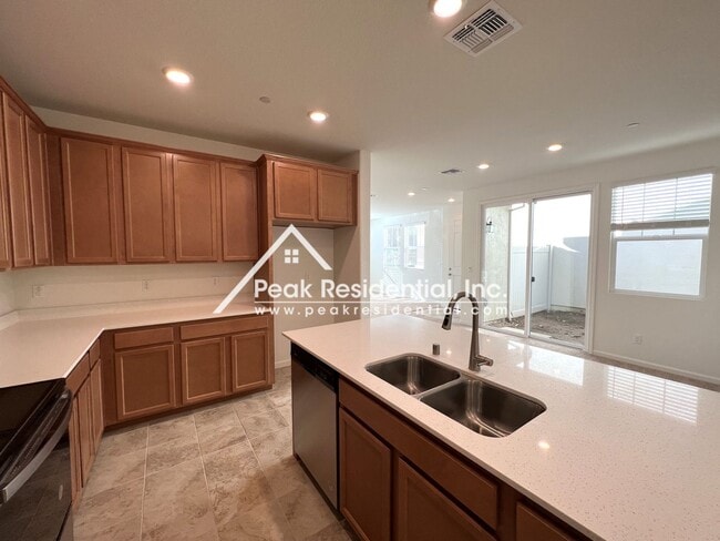 Building Photo - Brand New Citrus Heights 4bd/3ba Home with 2 Car Garage