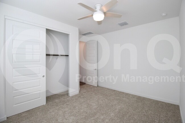 Building Photo - 3303 S Piedra Cir