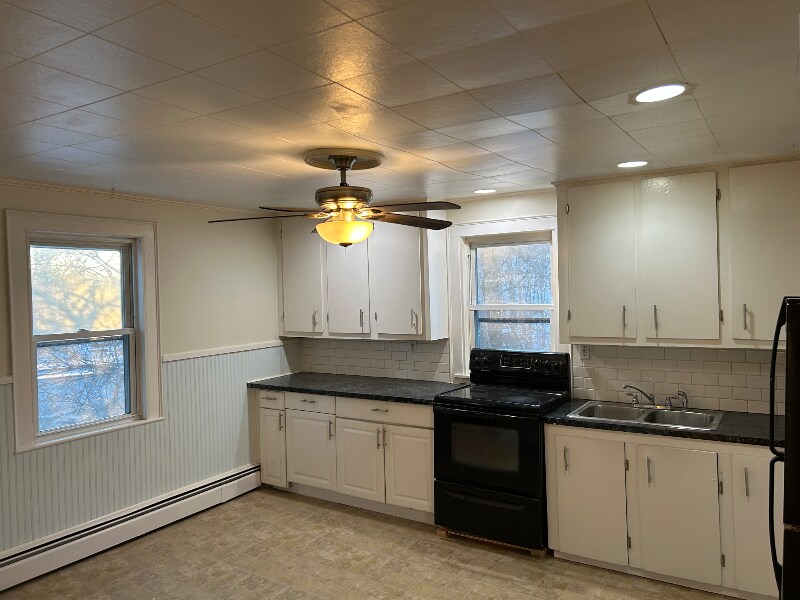 Building Photo - 28 1/2 grove st300 Grv