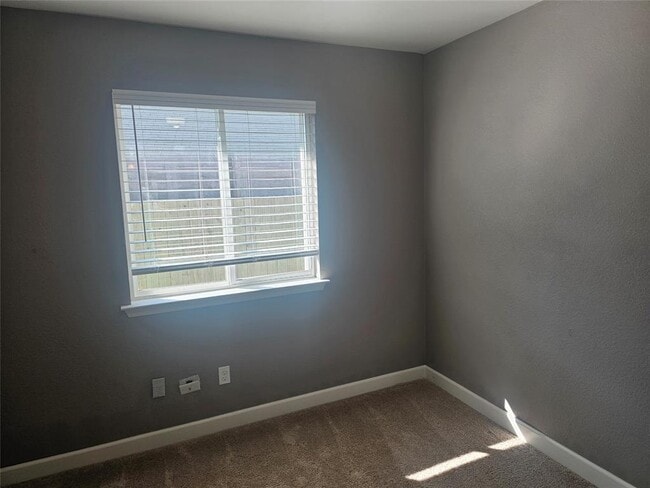 Building Photo - 12327 Limerick Ave