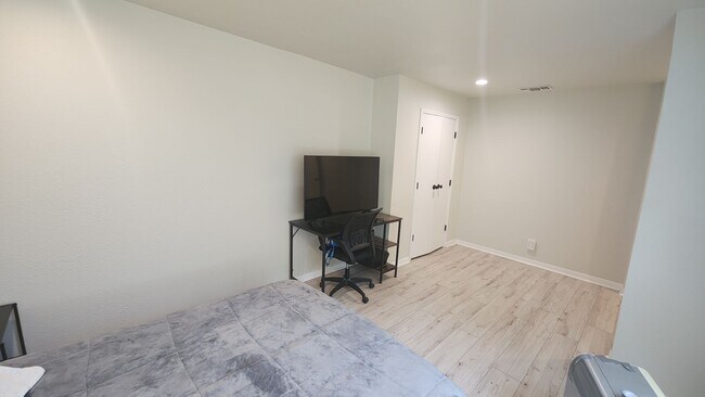 Building Photo - 1005 W MLK #B
