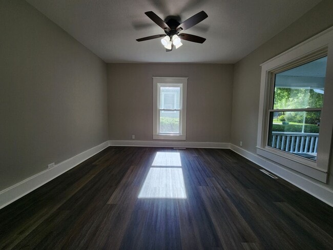 Building Photo - Spacious 5-Bedroom, 2-Bathroom Home AVAILA...