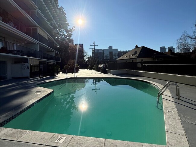 Building Photo - 505 Belmont Ave E