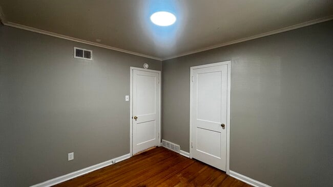 Building Photo - 4667 Violet Ave
