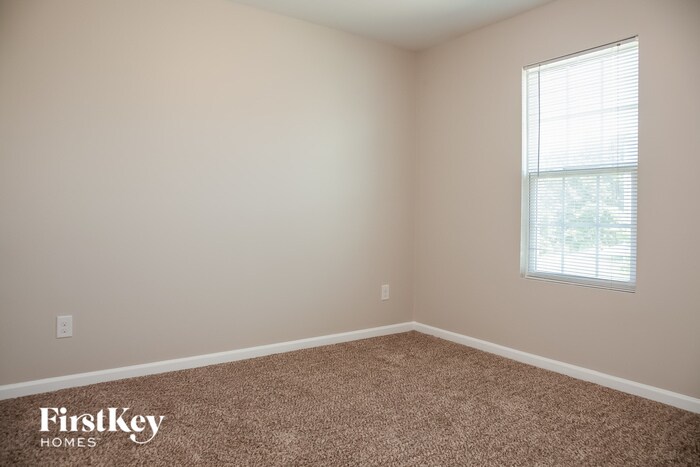 Building Photo - 7405 Hidden Creek Dr