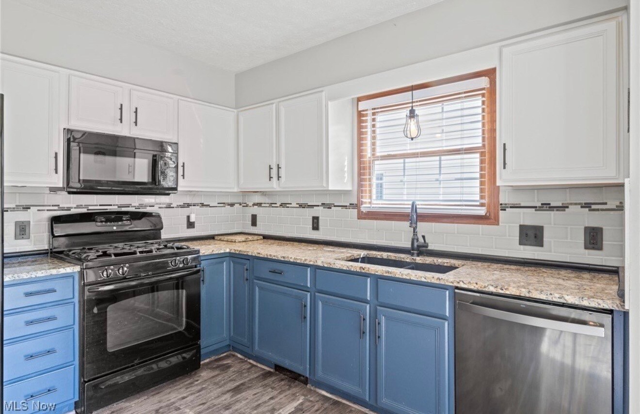 Building Photo - 430 Charleton Dr