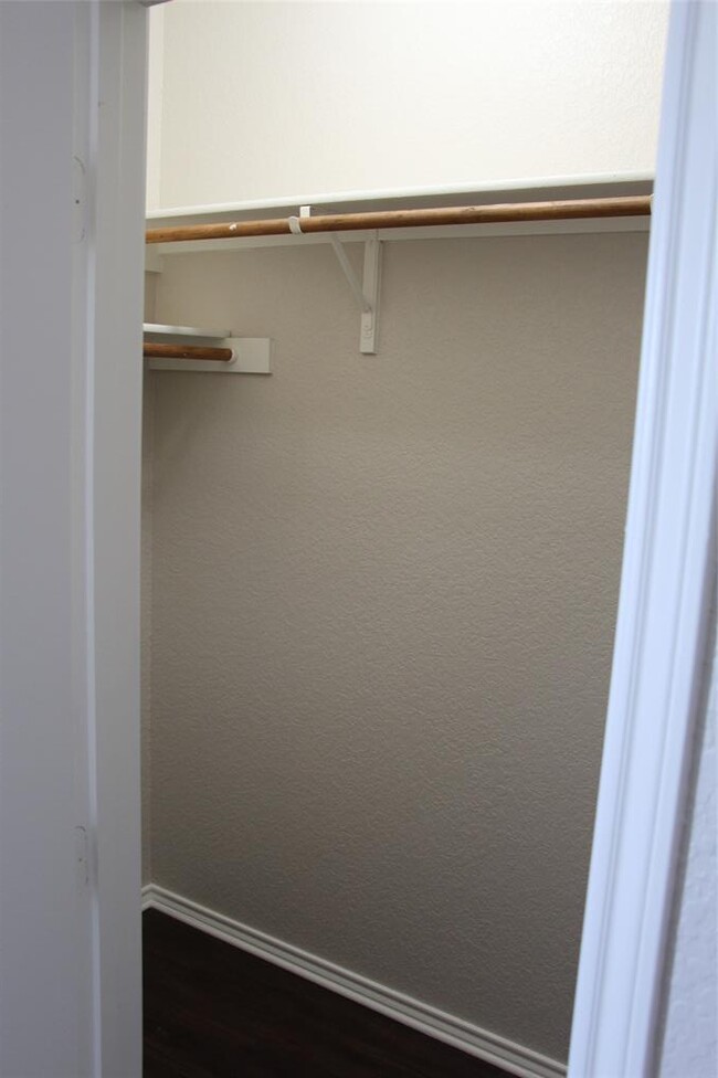 Building Photo - 578 Creekside Cir